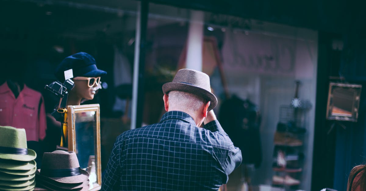 découvrez notre vaste collection de chapeaux tendance pour tous les styles et occasions. que vous recherchiez une casquette décontractée, un fedora élégant ou un bonnet chaleureux, trouvez le chapeau parfait qui complétera votre look. explorez maintenant!