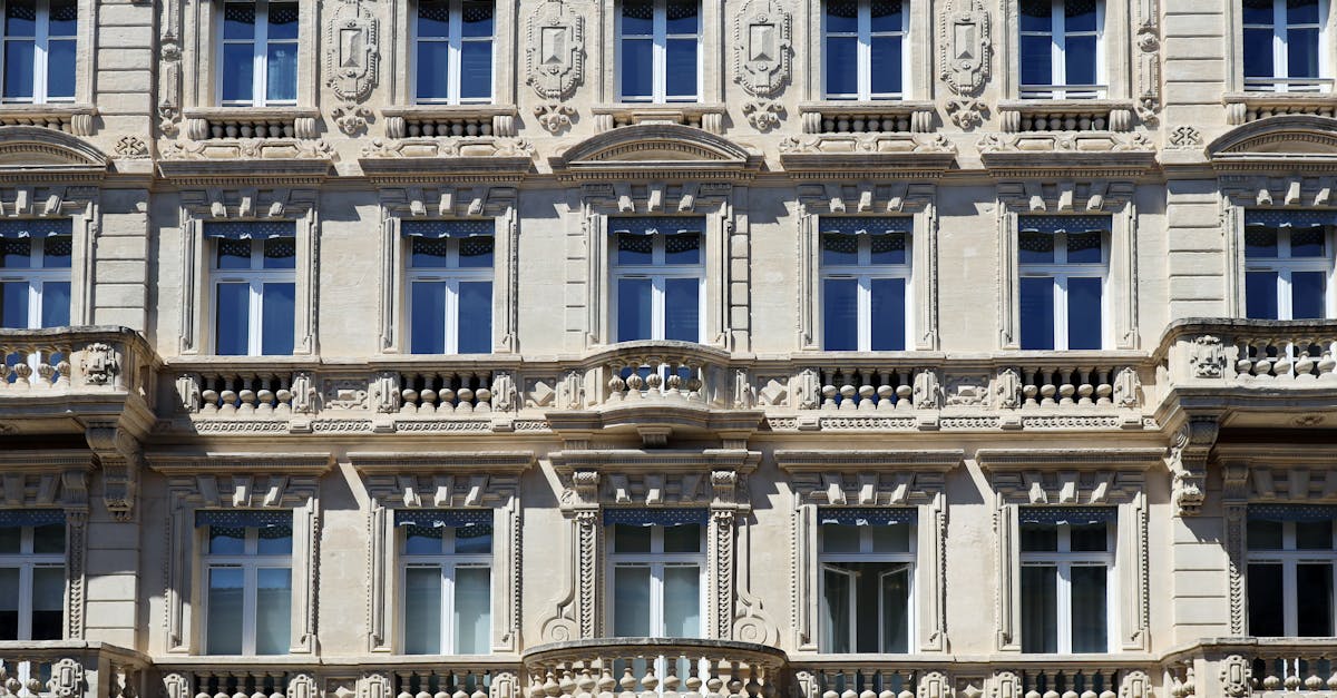 découvrez l'essence du style français avec notre collection 'french elegance', où le raffinement et le chic s'allient pour célébrer la beauté intemporelle de la mode et du design. plongez dans un univers d'élégance sous toutes ses formes, où chaque pièce raconte une histoire de sophistication et de créativité.