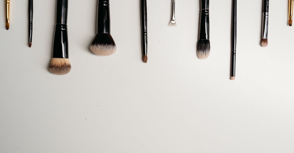 découvrez nos astuces pour une organisation parfaite de votre maquillage. transformez votre routine beauté en un espace bien rangé et fonctionnel grâce à nos conseils pratiques et nos idées de rangement créatives.