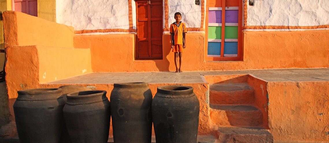 découvrez notre robe en terracotta, alliant élégance et confort. parfaite pour toutes les occasions, elle mettra en valeur votre silhouette avec son coloris chaud et tendance. adoptez le style bohème chic et laissez-vous séduire par sa coupe moderne.