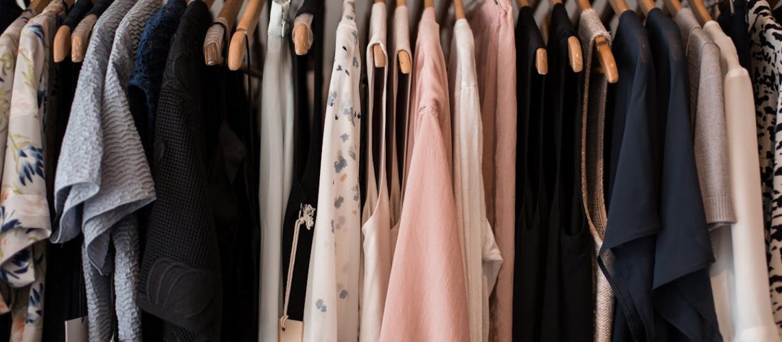 explorez les dernières tendances de la mode, découvrez les styles incontournables de la saison et trouvez des inspirations pour renouveler votre garde-robe avec élégance.