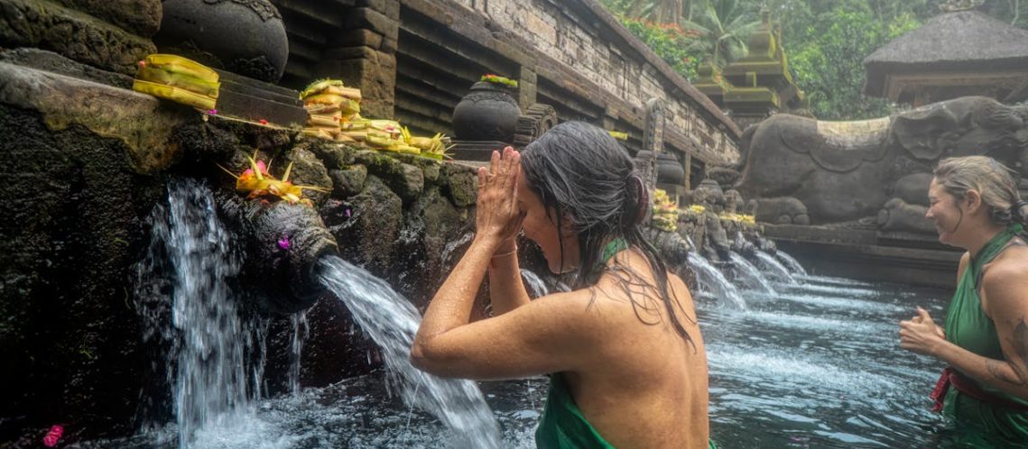 découvrez bali, île paradisiaque d’indonésie : plages de rêve, rizières verdoyantes, temples majestueux et culture balinaise authentique. préparez votre voyage au cœur de l’asie.