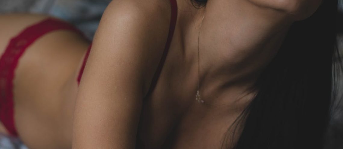 découvrez notre collection de lingerie raffinée pour toutes les occasions : dentelle délicate, confort optimal et élégance garantie. sublimez votre quotidien avec nos modèles tendance adaptés à toutes les morphologies.